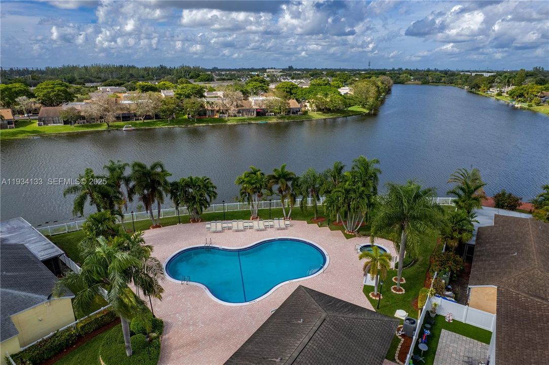 For Sale: $499,000 (3 beds, 2 baths, 1456 Square Feet)