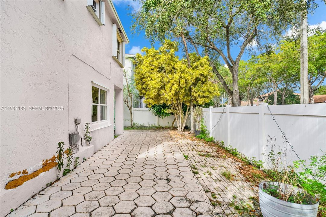 For Sale: $499,000 (3 beds, 2 baths, 1456 Square Feet)