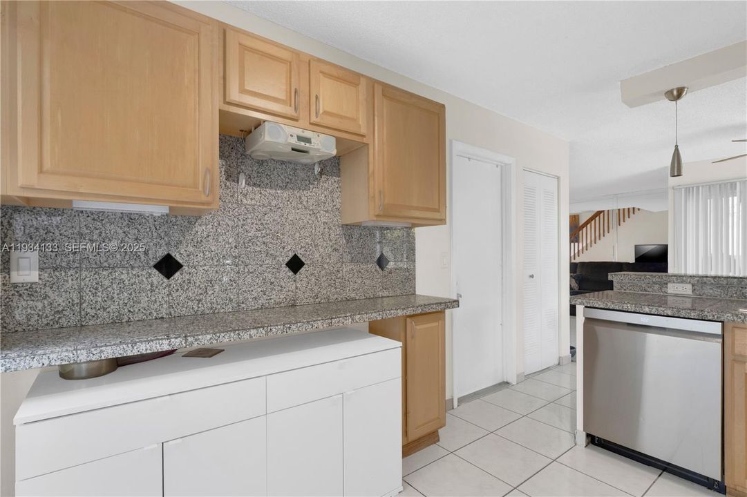 For Sale: $499,000 (3 beds, 2 baths, 1456 Square Feet)