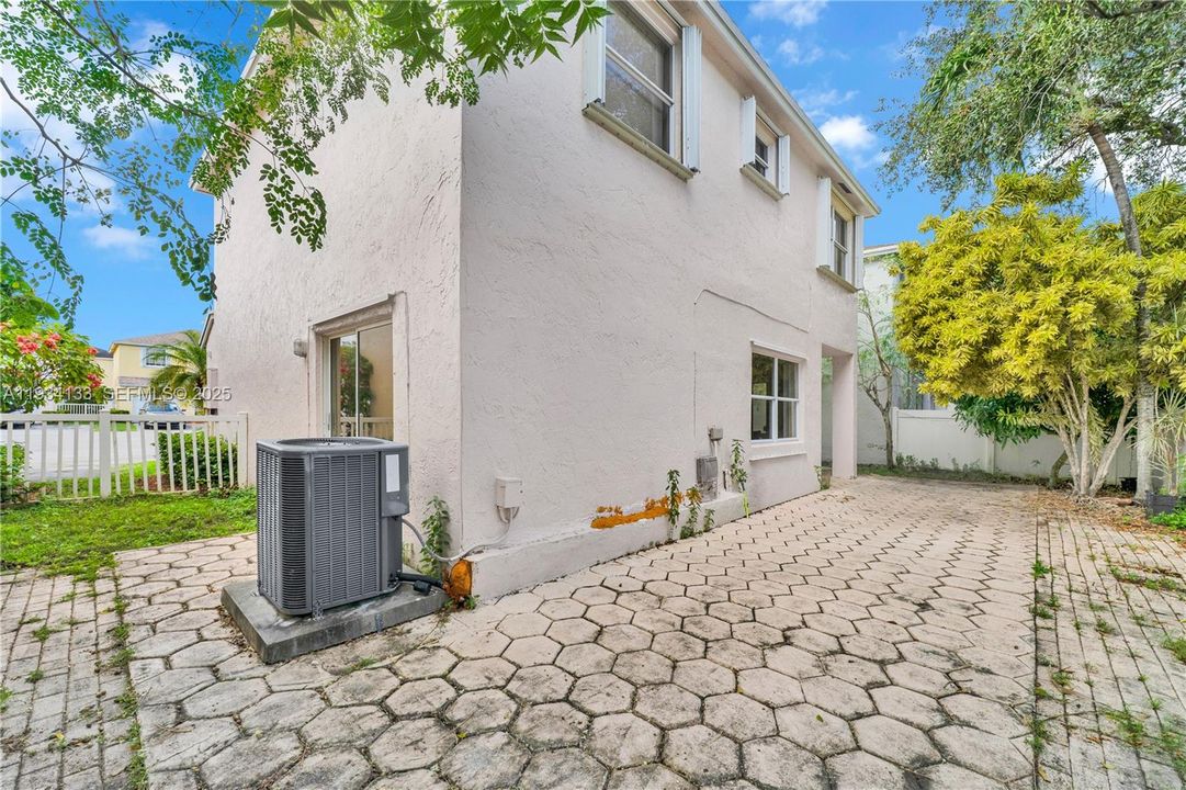 For Sale: $499,000 (3 beds, 2 baths, 1456 Square Feet)