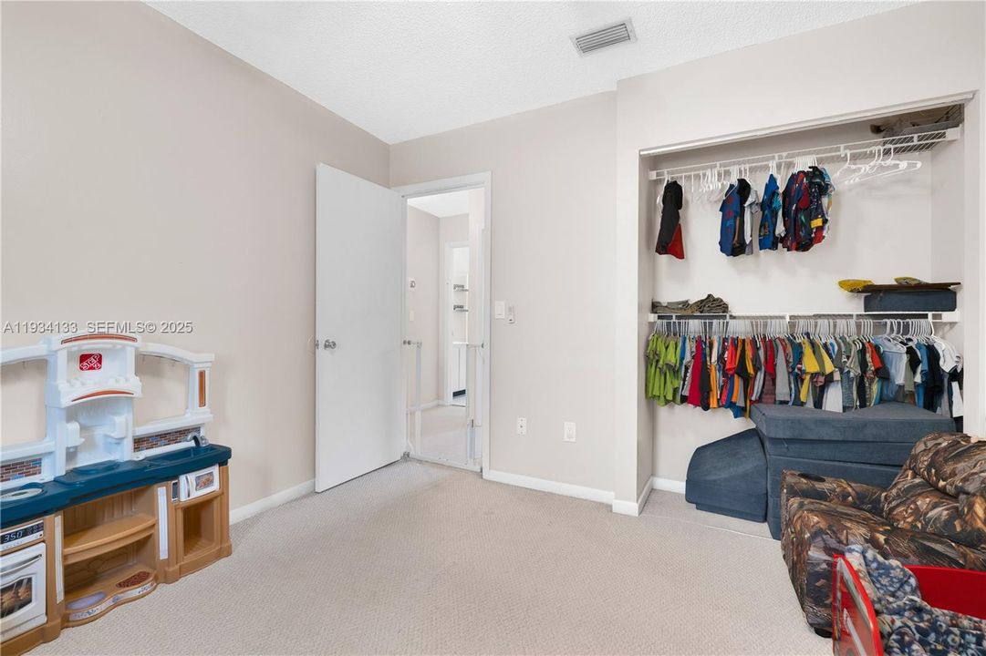 For Sale: $499,000 (3 beds, 2 baths, 1456 Square Feet)