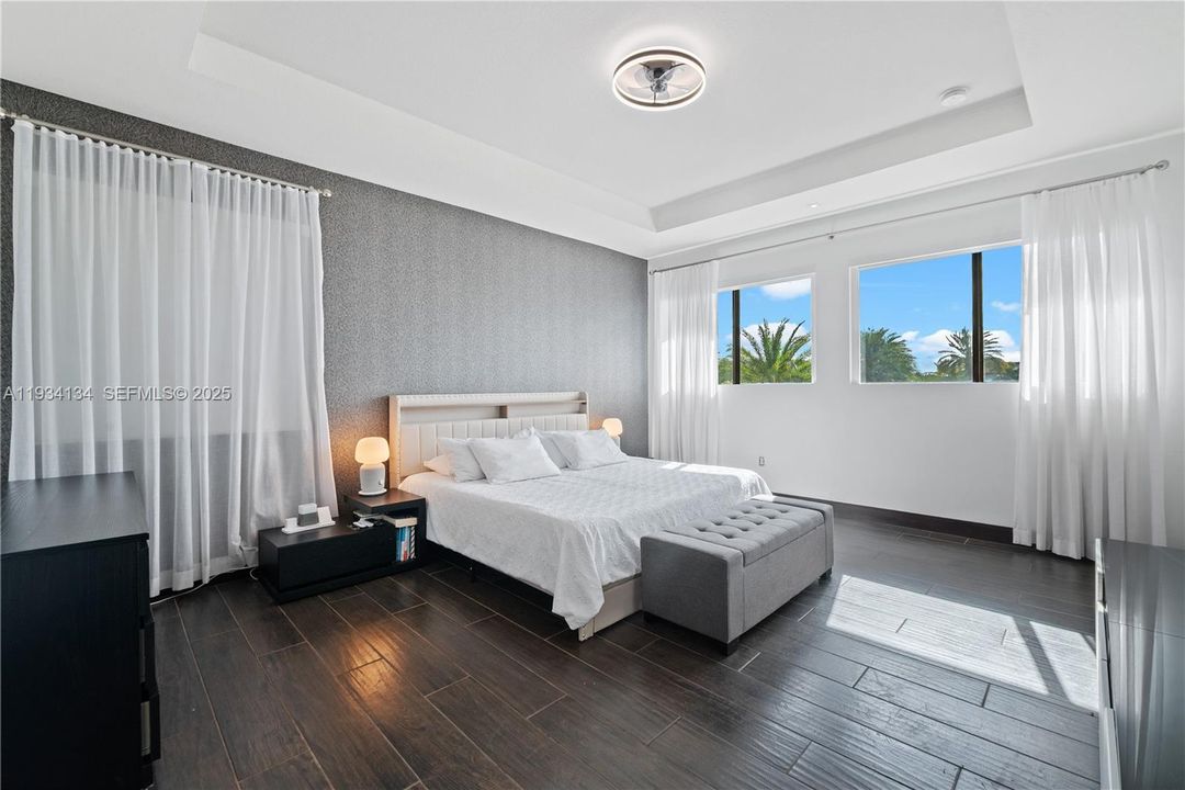 En Venta: $1,199,000 (4 camas, 3 baños, 2847 Pies cuadrados)