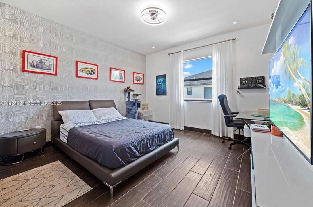 En Venta: $1,199,000 (4 camas, 3 baños, 2847 Pies cuadrados)