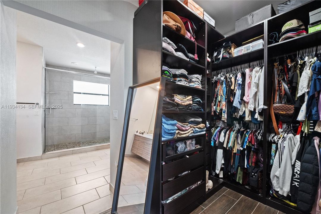 En Venta: $1,199,000 (4 camas, 3 baños, 2847 Pies cuadrados)