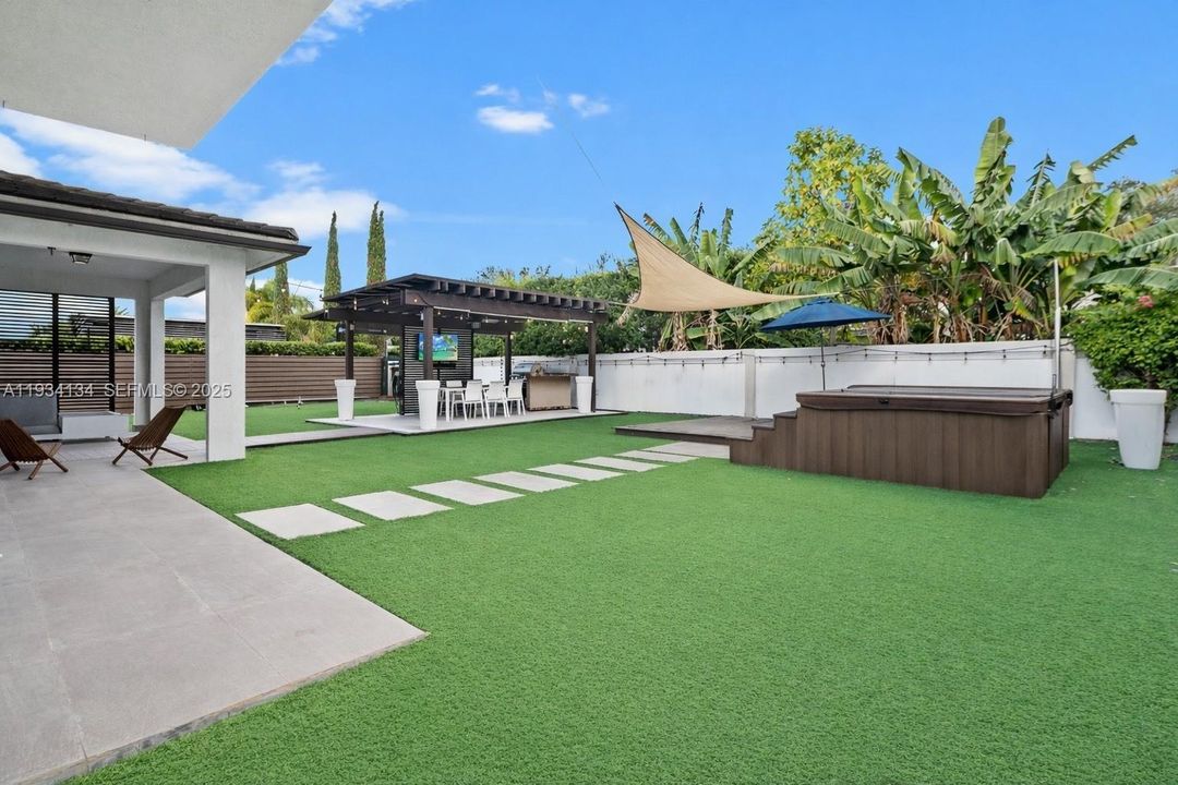 En Venta: $1,199,000 (4 camas, 3 baños, 2847 Pies cuadrados)