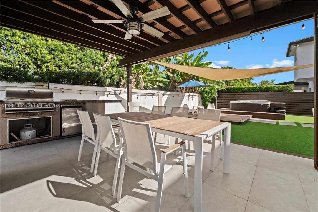 En Venta: $1,199,000 (4 camas, 3 baños, 2847 Pies cuadrados)