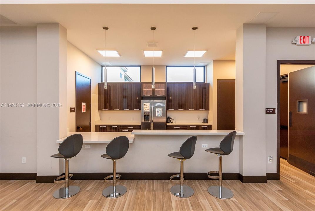 En Venta: $1,199,000 (4 camas, 3 baños, 2847 Pies cuadrados)