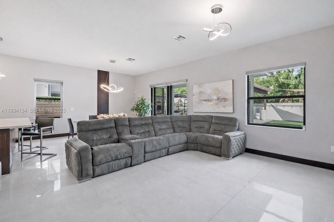 En Venta: $1,199,000 (4 camas, 3 baños, 2847 Pies cuadrados)