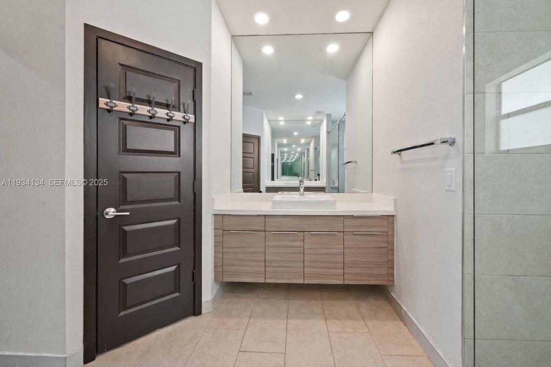 En Venta: $1,199,000 (4 camas, 3 baños, 2847 Pies cuadrados)