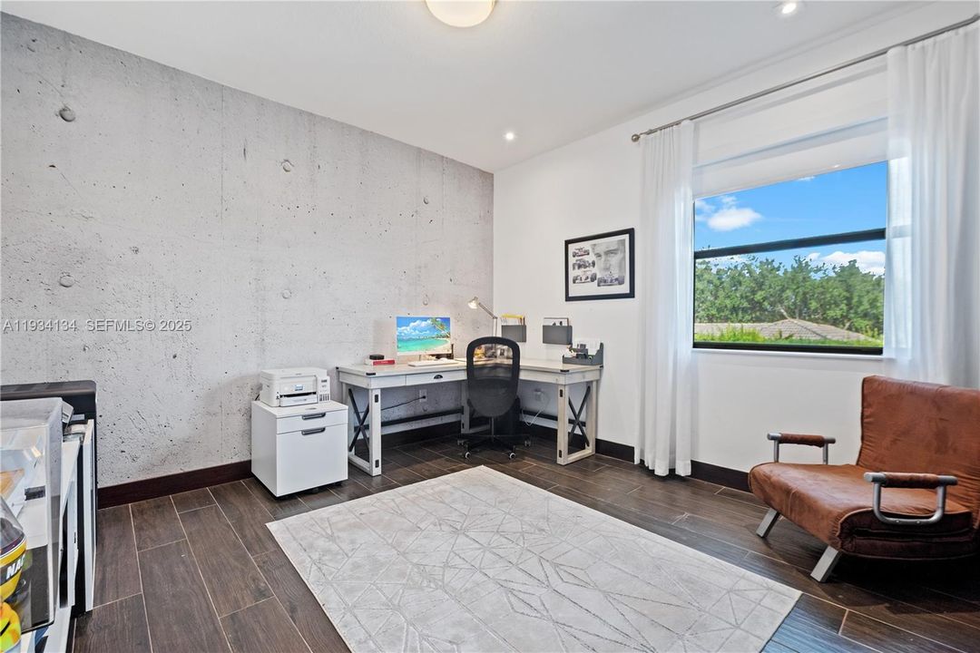 En Venta: $1,199,000 (4 camas, 3 baños, 2847 Pies cuadrados)