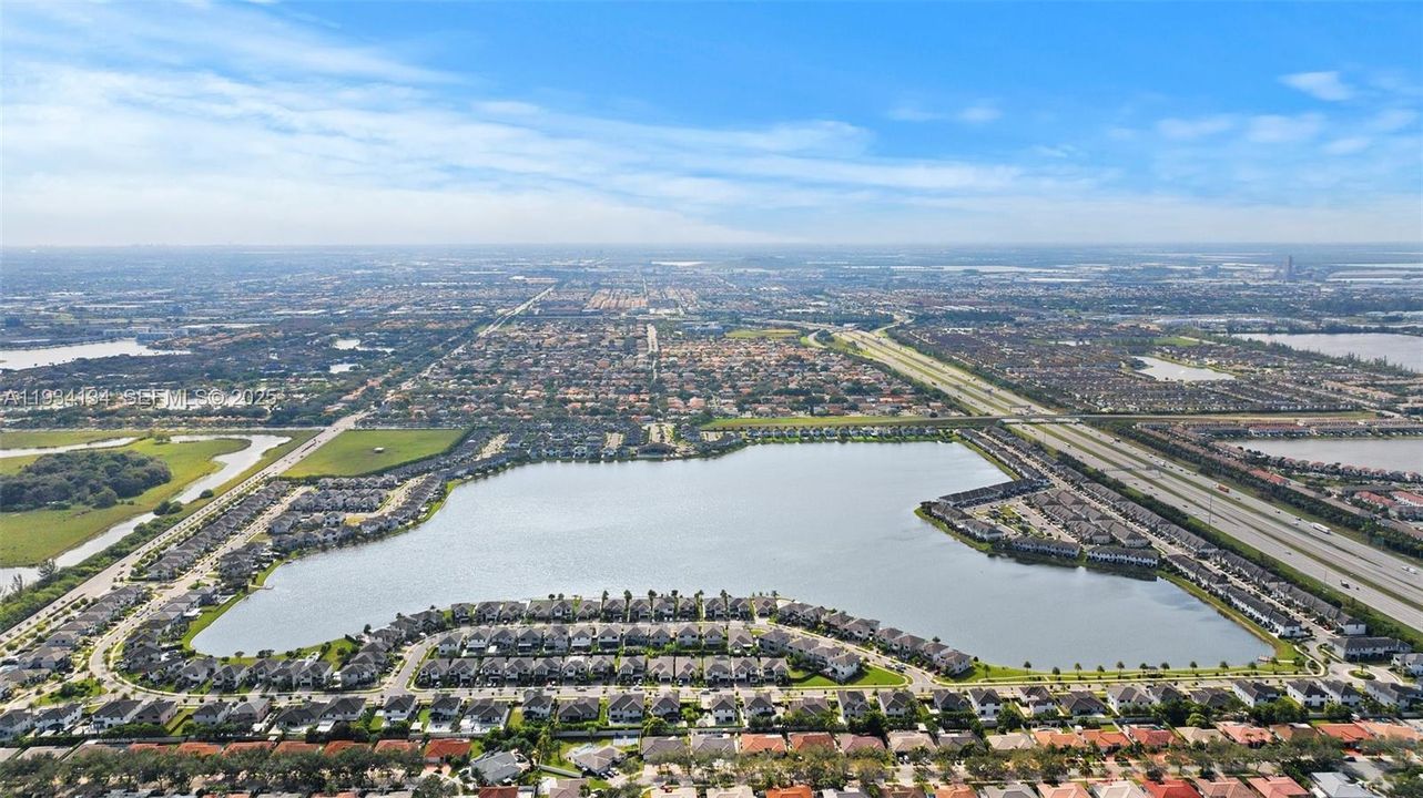 En Venta: $1,199,000 (4 camas, 3 baños, 2847 Pies cuadrados)