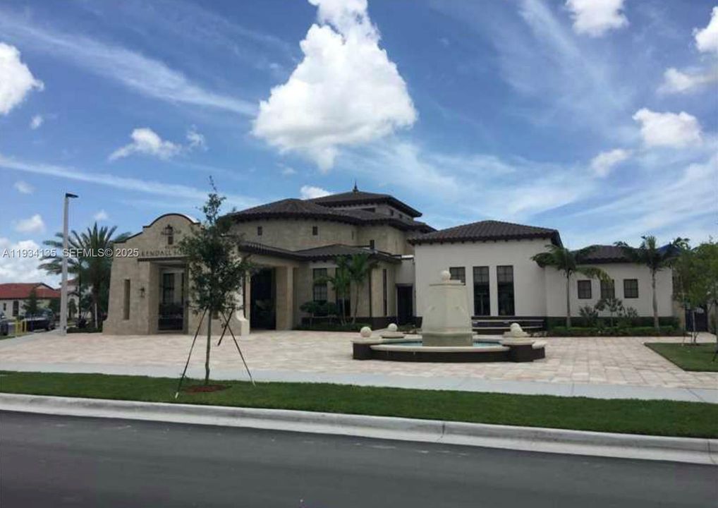 В аренду: $1,700 (0 спален, 1 ванн, 800 Квадратных фут)