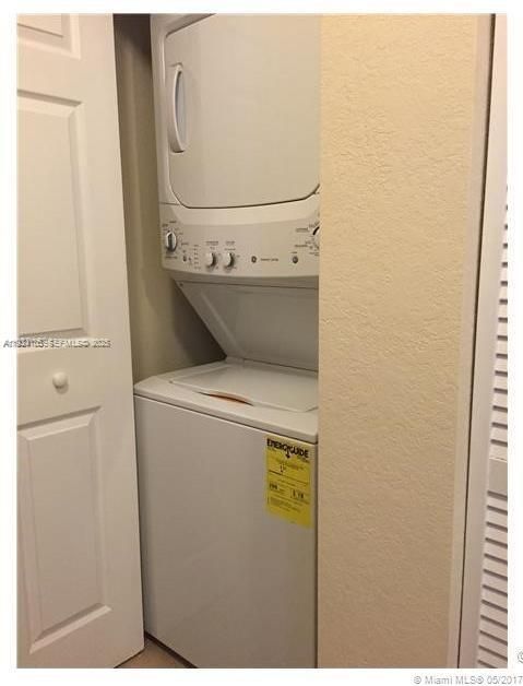 В аренду: $1,700 (0 спален, 1 ванн, 800 Квадратных фут)