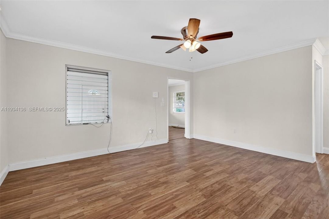 For Sale: $399,900 (2 beds, 1 baths, 962 Square Feet)