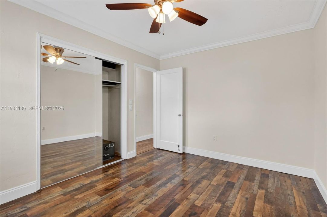 For Sale: $399,900 (2 beds, 1 baths, 962 Square Feet)