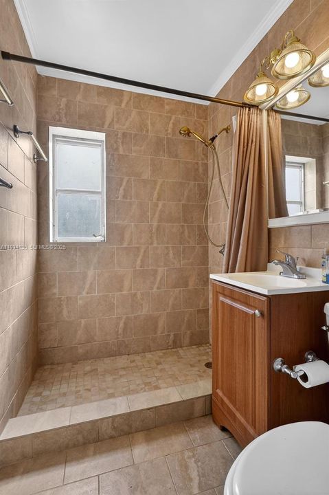 For Sale: $399,900 (2 beds, 1 baths, 962 Square Feet)