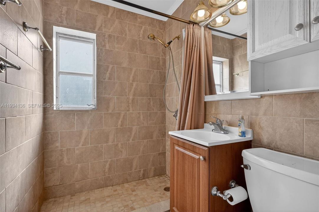 For Sale: $399,900 (2 beds, 1 baths, 962 Square Feet)
