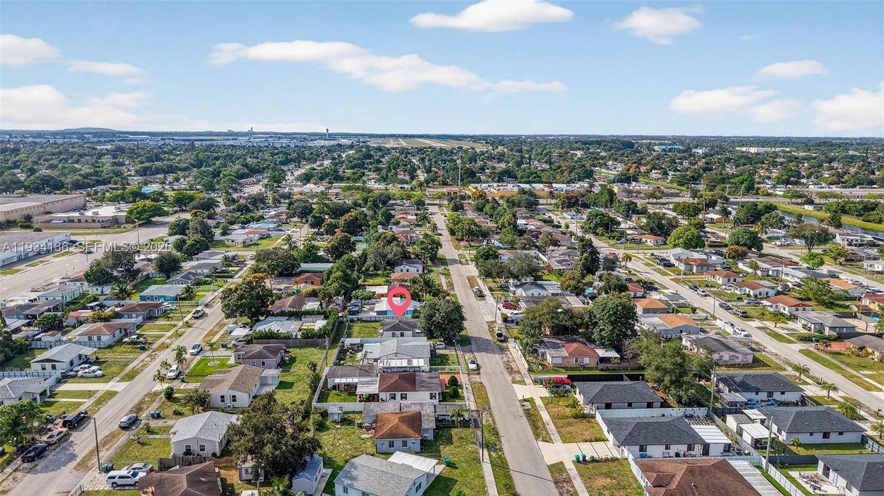 For Sale: $399,900 (2 beds, 1 baths, 962 Square Feet)