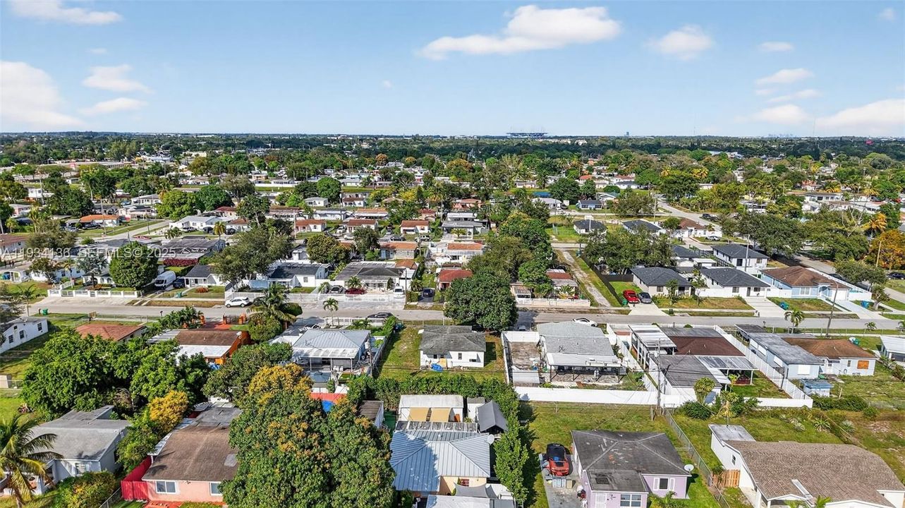 For Sale: $399,900 (2 beds, 1 baths, 962 Square Feet)