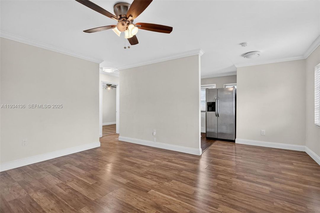 For Sale: $399,900 (2 beds, 1 baths, 962 Square Feet)