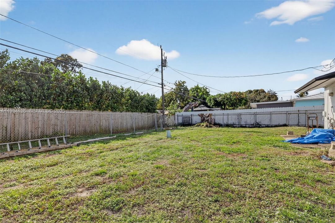 For Sale: $399,900 (2 beds, 1 baths, 962 Square Feet)