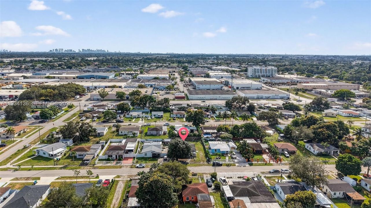 For Sale: $399,900 (2 beds, 1 baths, 962 Square Feet)