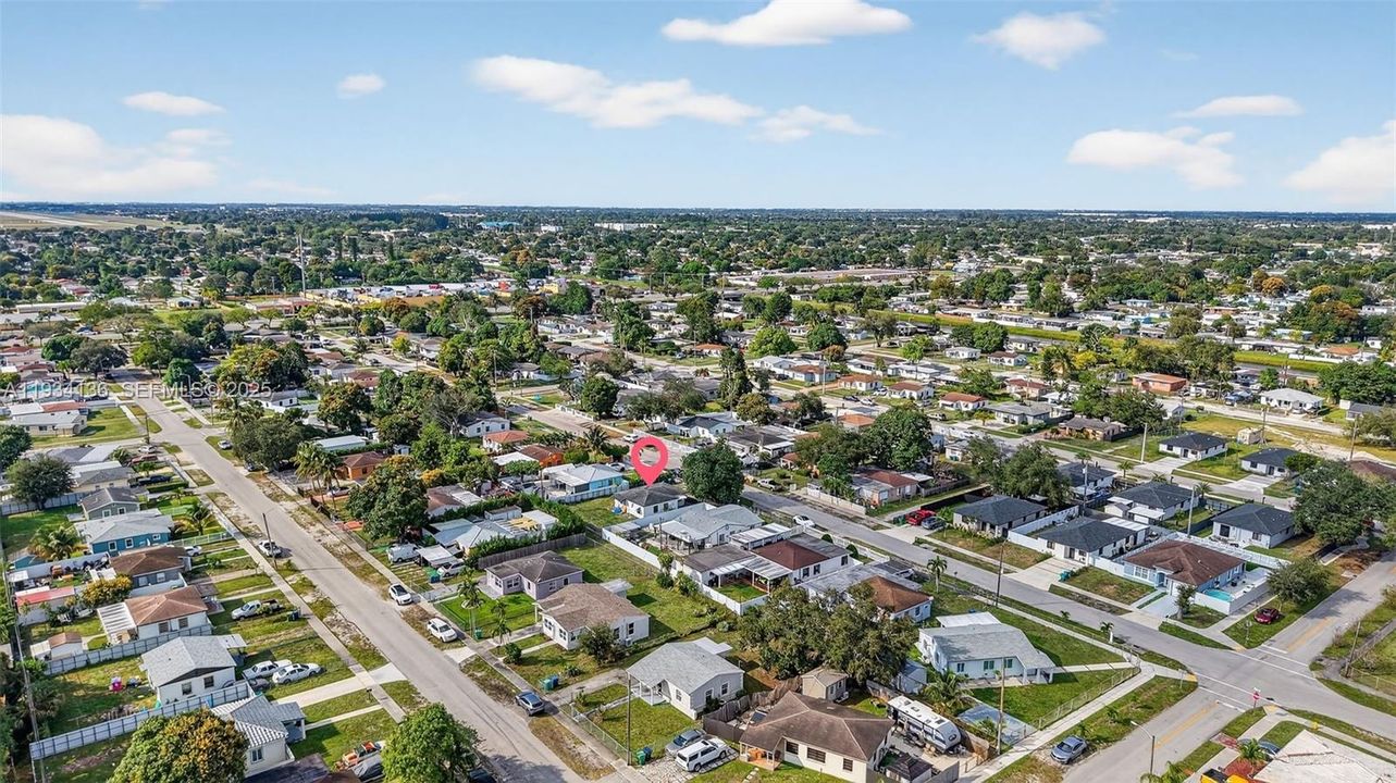 For Sale: $399,900 (2 beds, 1 baths, 962 Square Feet)