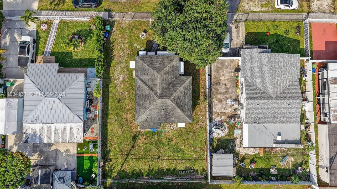 For Sale: $399,900 (2 beds, 1 baths, 962 Square Feet)