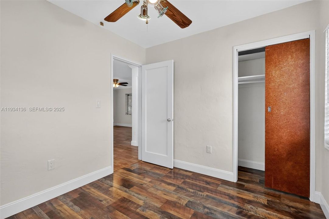 For Sale: $399,900 (2 beds, 1 baths, 962 Square Feet)