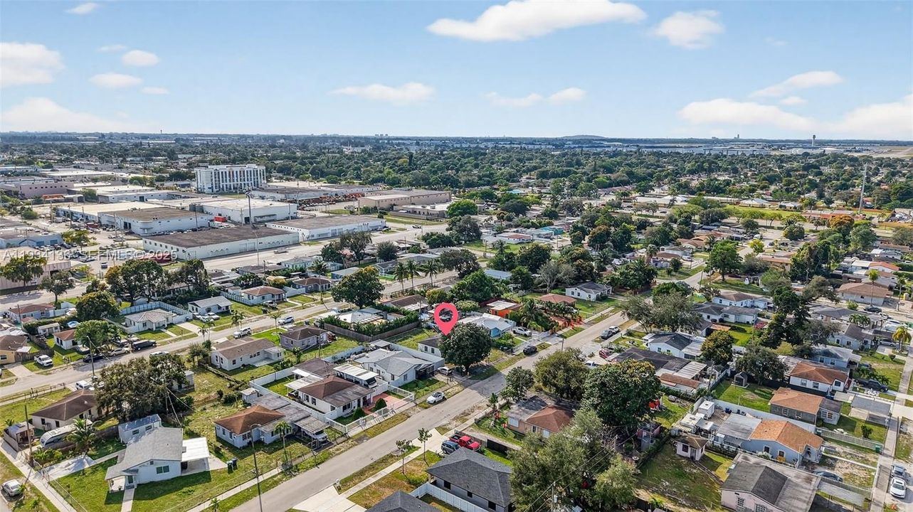 For Sale: $399,900 (2 beds, 1 baths, 962 Square Feet)