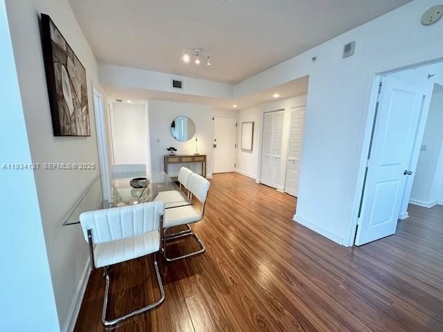 出租: $4,100 (3 贝兹, 2 浴室, 1146 平方英尺)