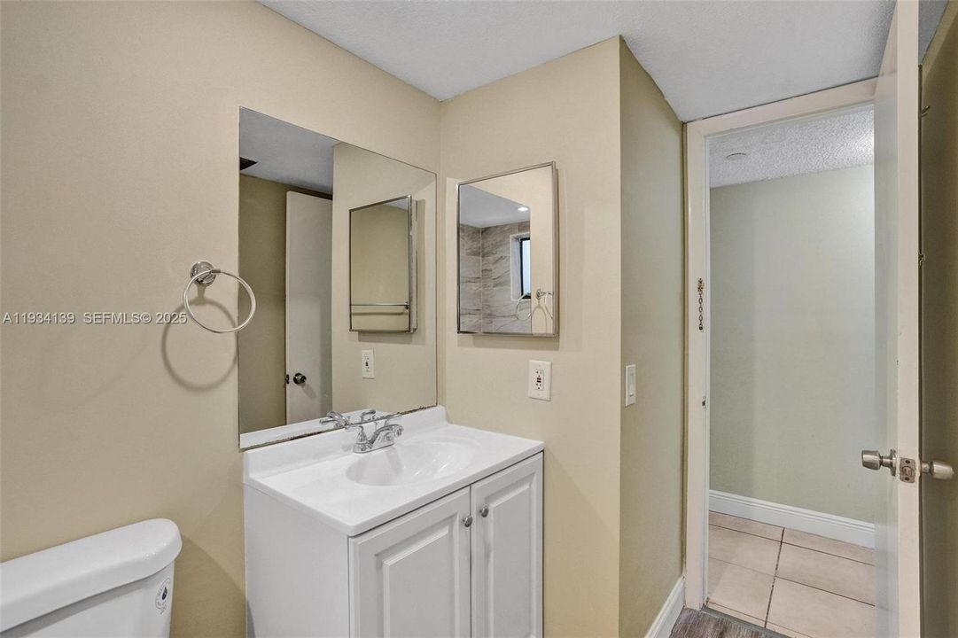 For Rent: $2,000 (2 beds, 2 baths, 965 Square Feet)