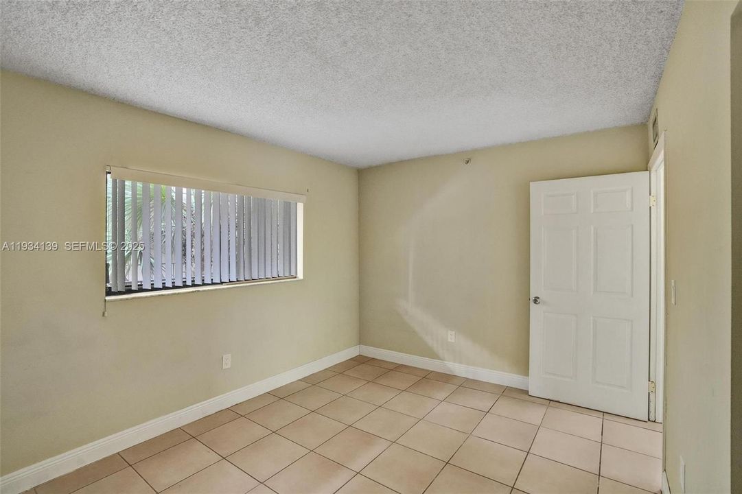 For Rent: $2,000 (2 beds, 2 baths, 965 Square Feet)