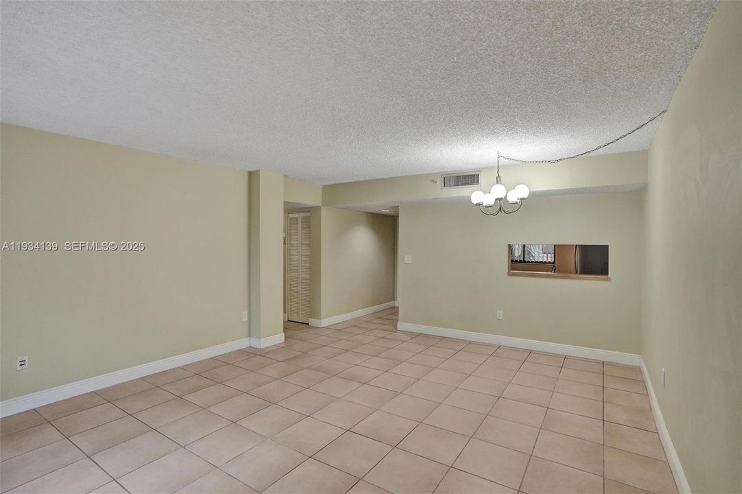 For Rent: $2,000 (2 beds, 2 baths, 965 Square Feet)