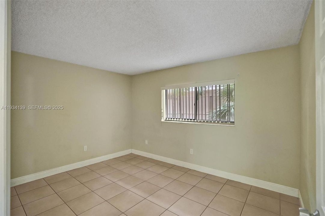 For Rent: $2,000 (2 beds, 2 baths, 965 Square Feet)