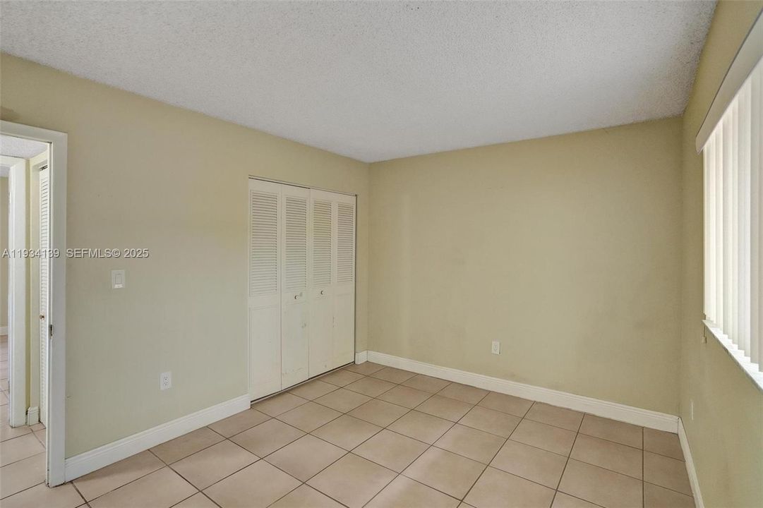 For Rent: $2,000 (2 beds, 2 baths, 965 Square Feet)