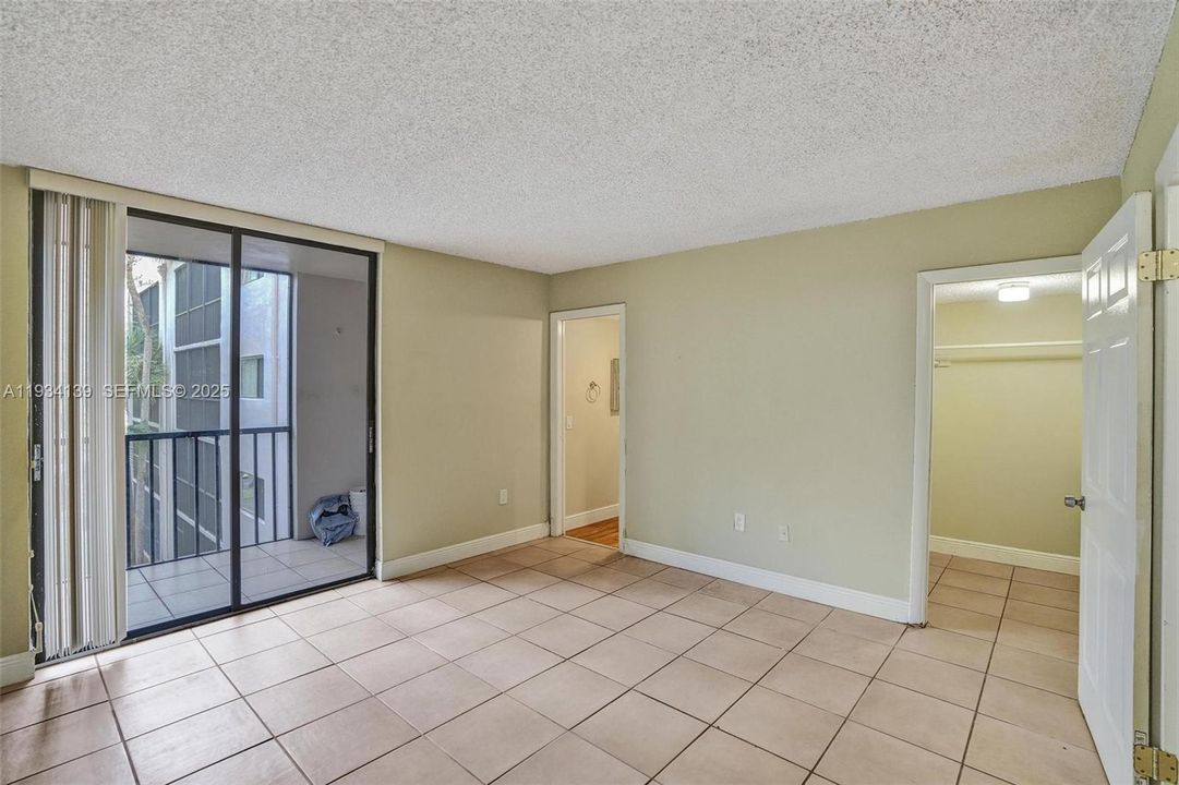 For Rent: $2,000 (2 beds, 2 baths, 965 Square Feet)