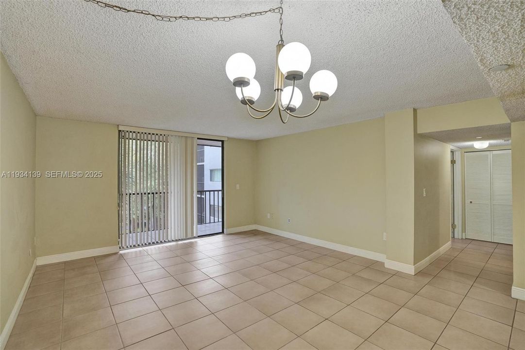 For Rent: $2,000 (2 beds, 2 baths, 965 Square Feet)