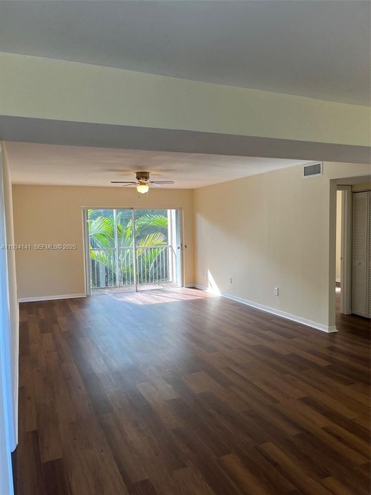 For Sale: $270,000 (2 beds, 2 baths, 1192 Square Feet)