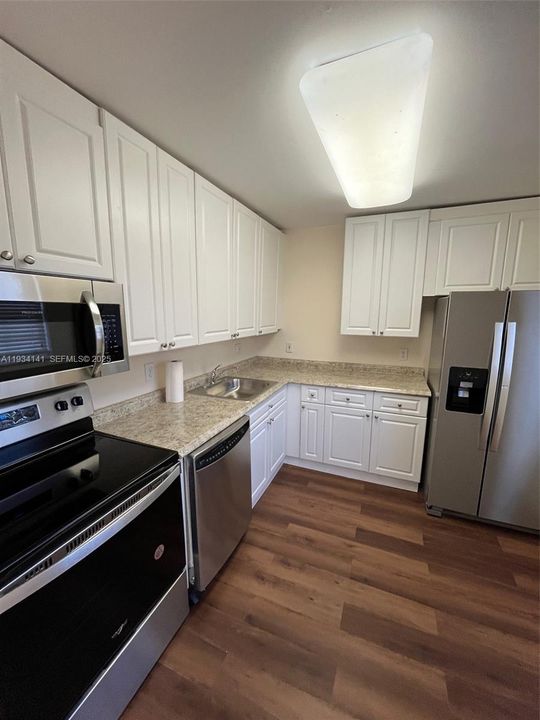 For Sale: $270,000 (2 beds, 2 baths, 1192 Square Feet)