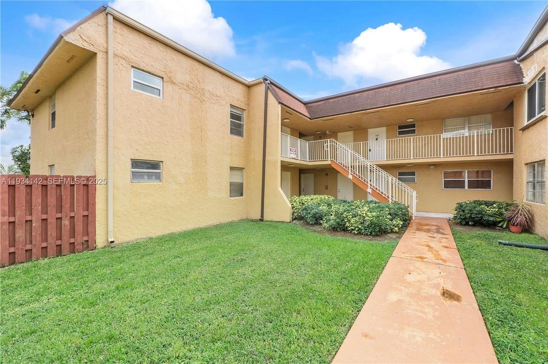 For Sale: $237,500 (1 beds, 1 baths, 755 Square Feet)