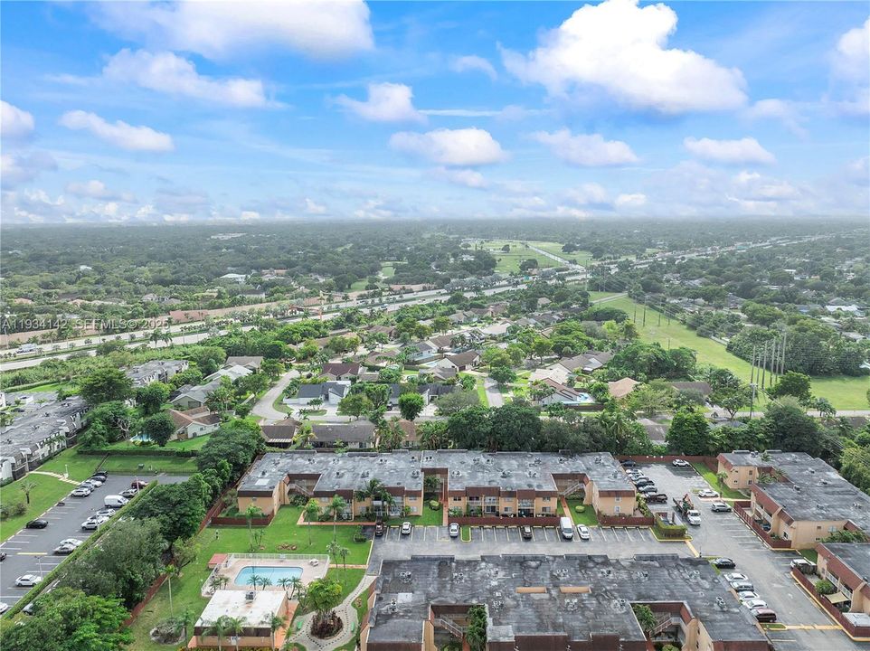 For Sale: $237,500 (1 beds, 1 baths, 755 Square Feet)