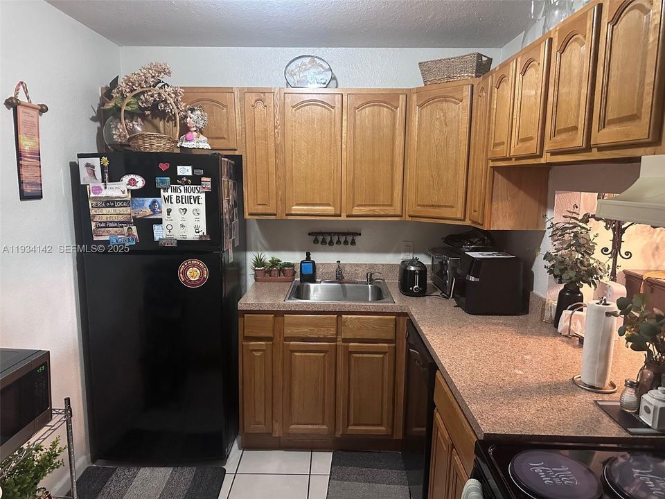 For Sale: $237,500 (1 beds, 1 baths, 755 Square Feet)