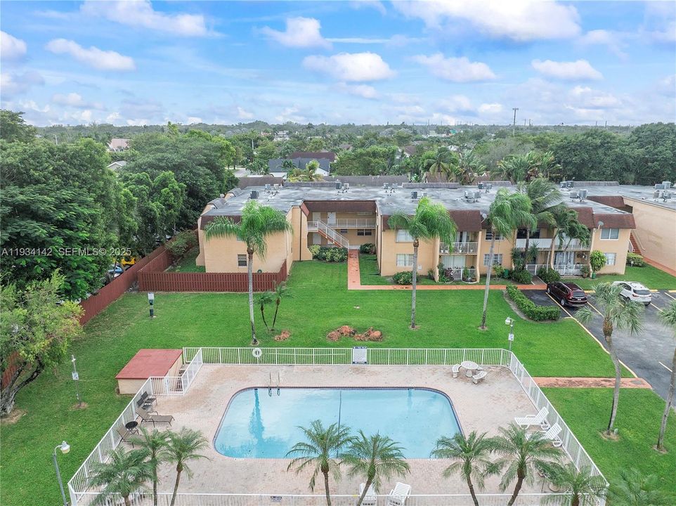 For Sale: $237,500 (1 beds, 1 baths, 755 Square Feet)