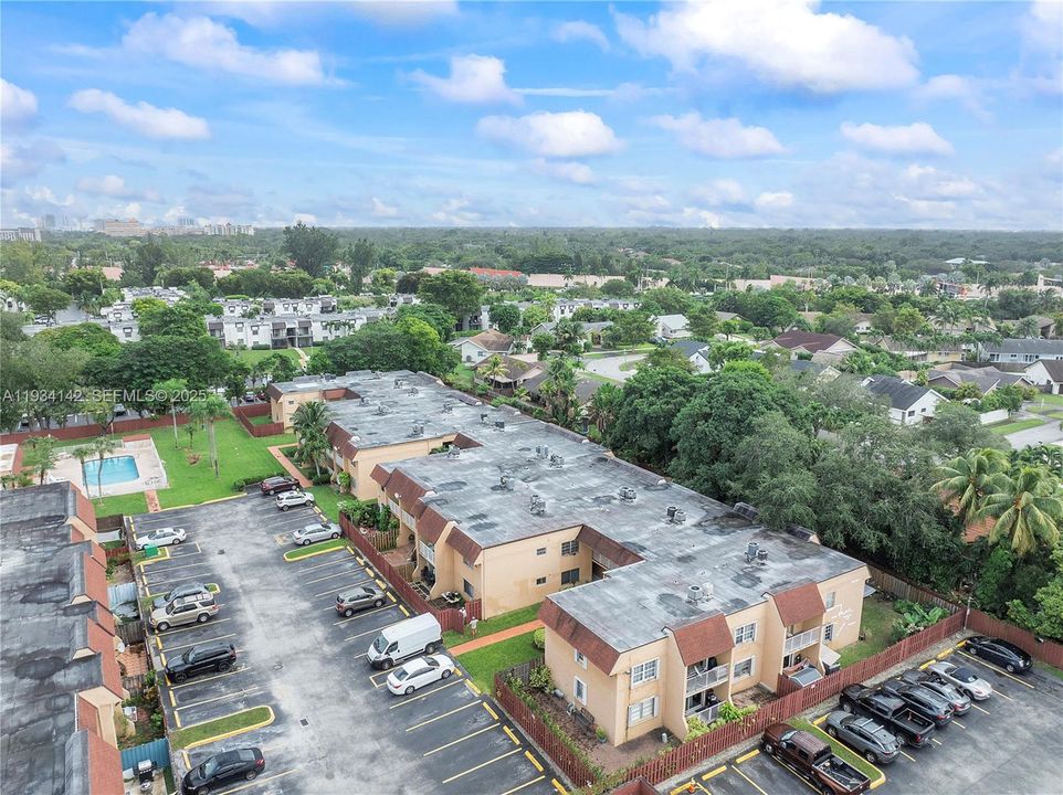 For Sale: $237,500 (1 beds, 1 baths, 755 Square Feet)