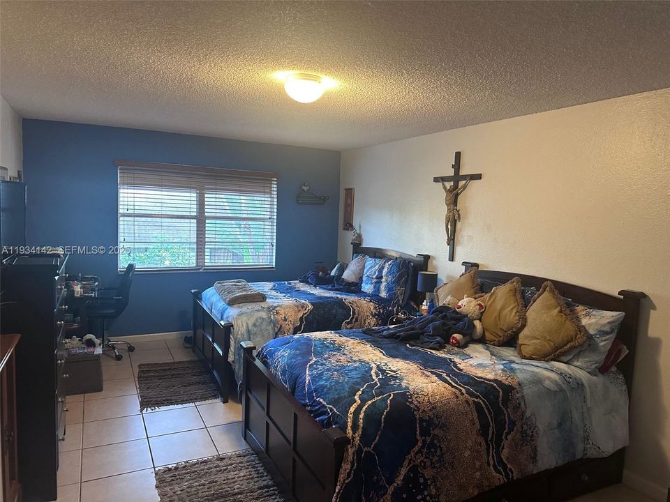 For Sale: $237,500 (1 beds, 1 baths, 755 Square Feet)