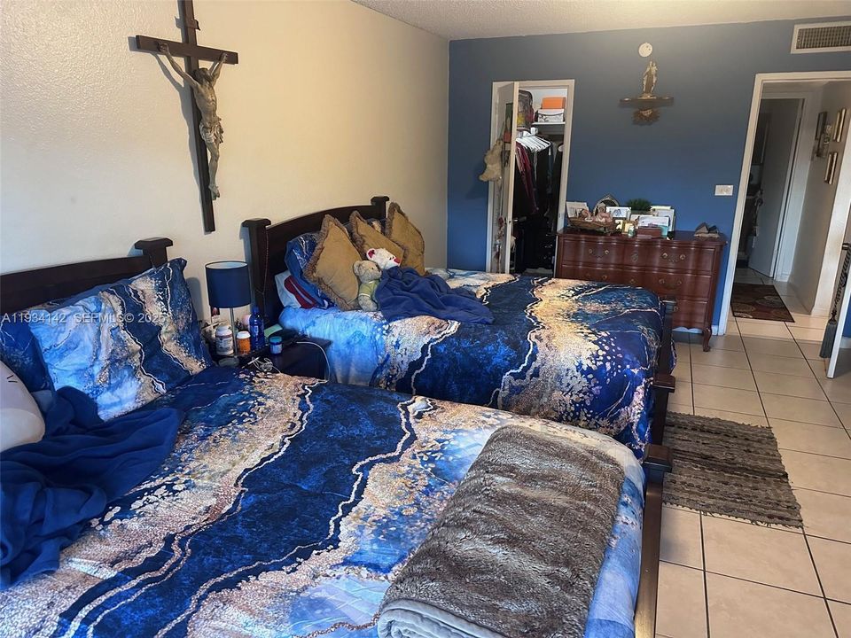 For Sale: $237,500 (1 beds, 1 baths, 755 Square Feet)