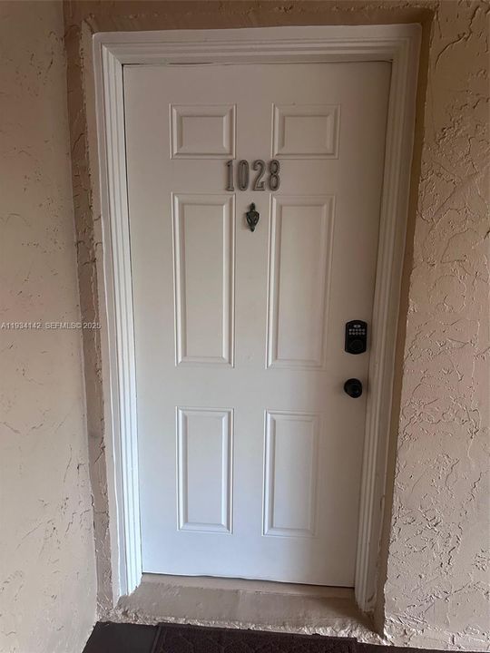 For Sale: $237,500 (1 beds, 1 baths, 755 Square Feet)