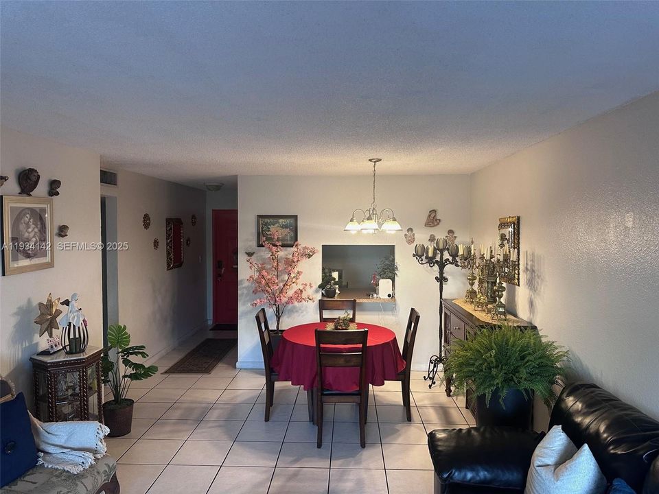 For Sale: $237,500 (1 beds, 1 baths, 755 Square Feet)