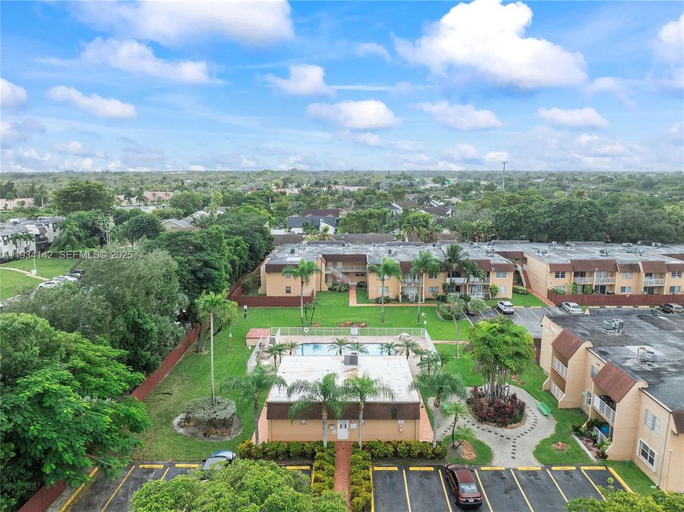 For Sale: $237,500 (1 beds, 1 baths, 755 Square Feet)